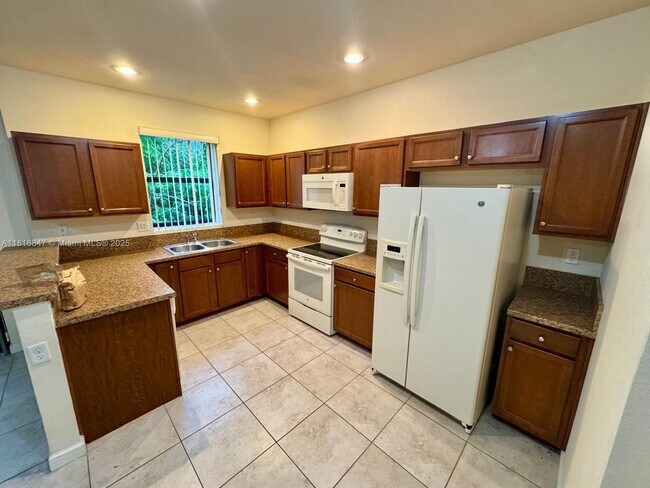 Building Photo - 23762 SW 118 Ave