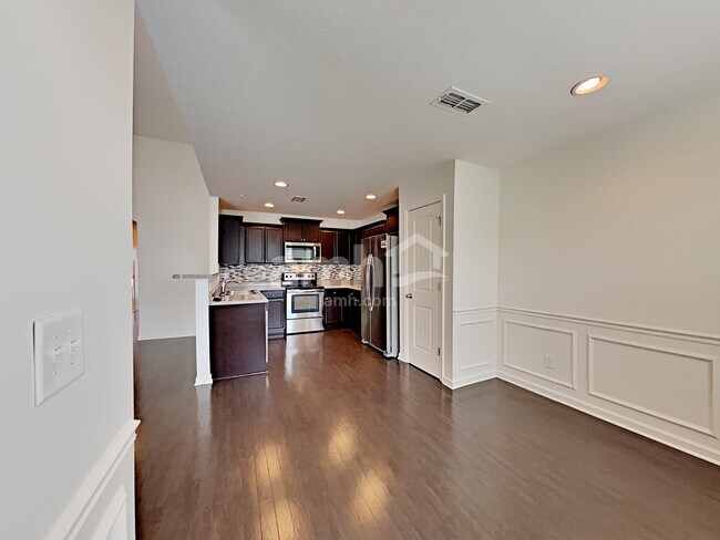 Foto del edificio - 123 Farmbrook Ct