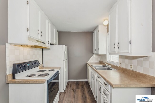 Building Photo - 2 bedroom 1 bath - SE Wichita