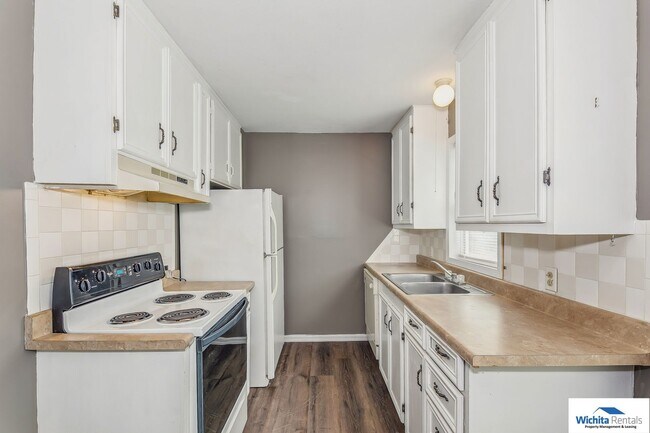 Foto del edificio - 2 bedroom 1 bath - SE Wichita