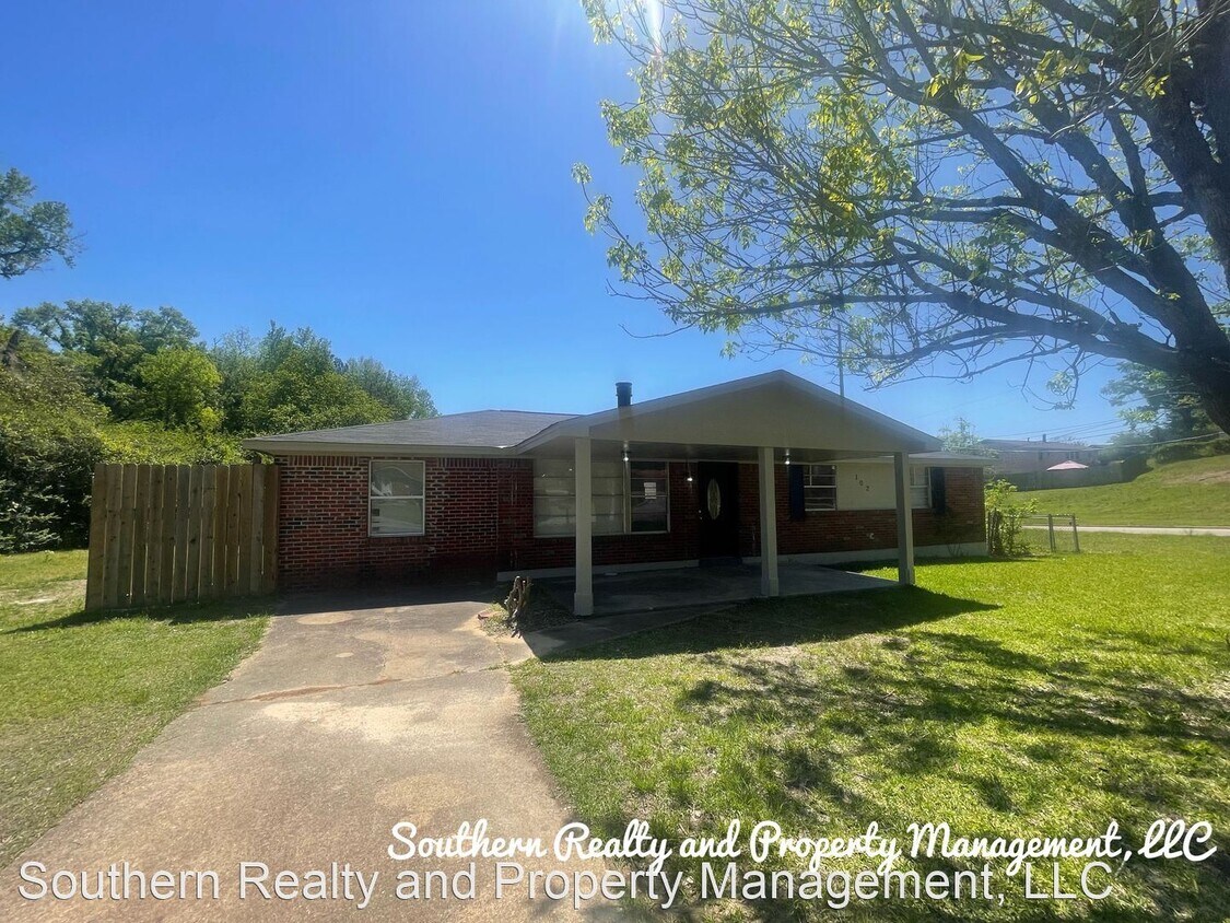 4 br, 2.5 bath House 102 White Oak Drive House Rental in Prattville