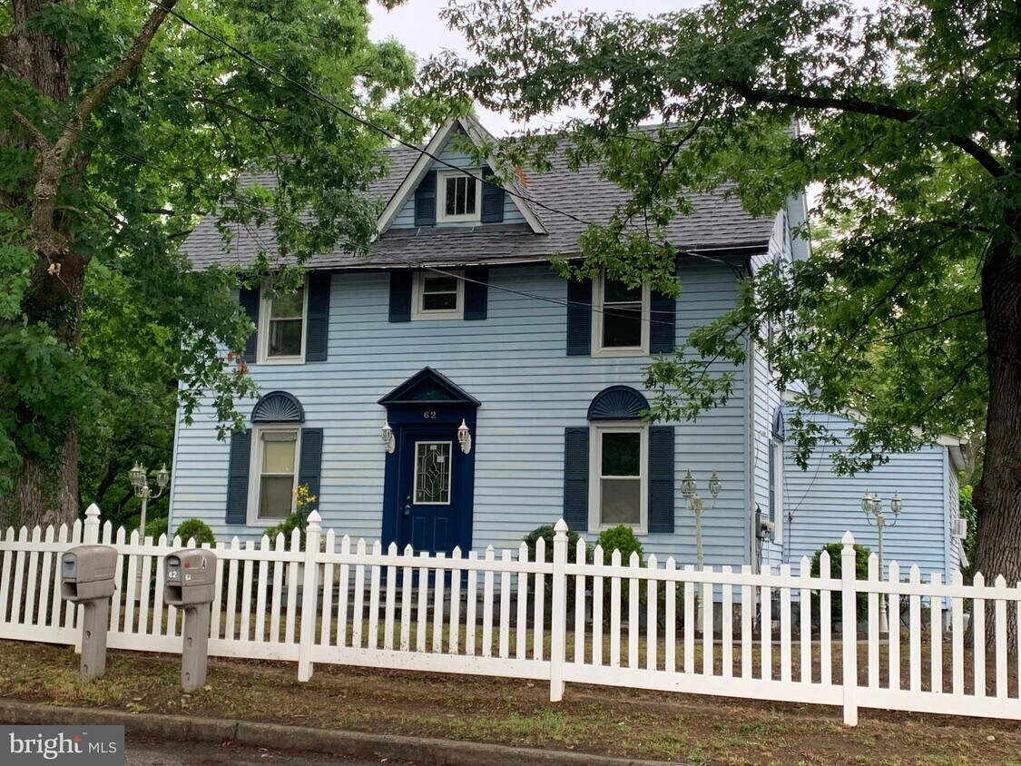 Primary Photo - 62 W Oak Rd
