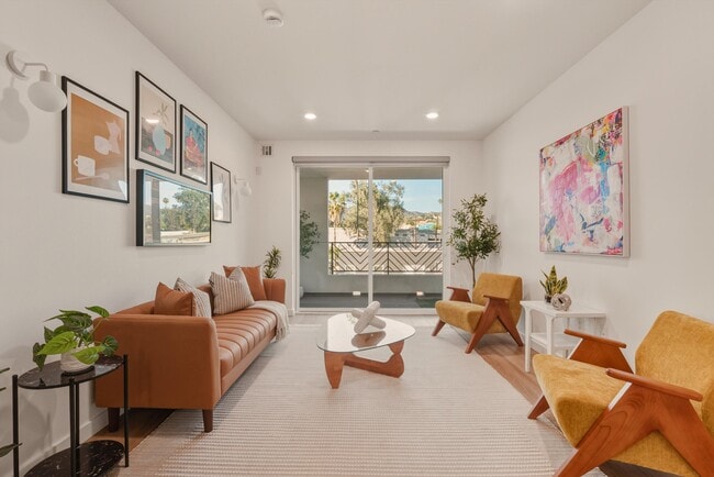 Building Photo - Sophia Hollywood
