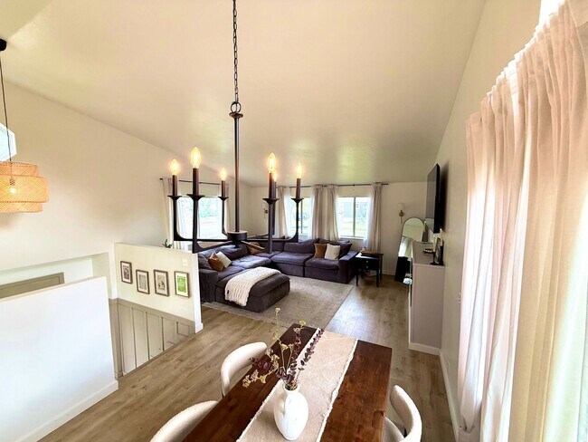 Building Photo - Beautiful Home in South Salt Lake City