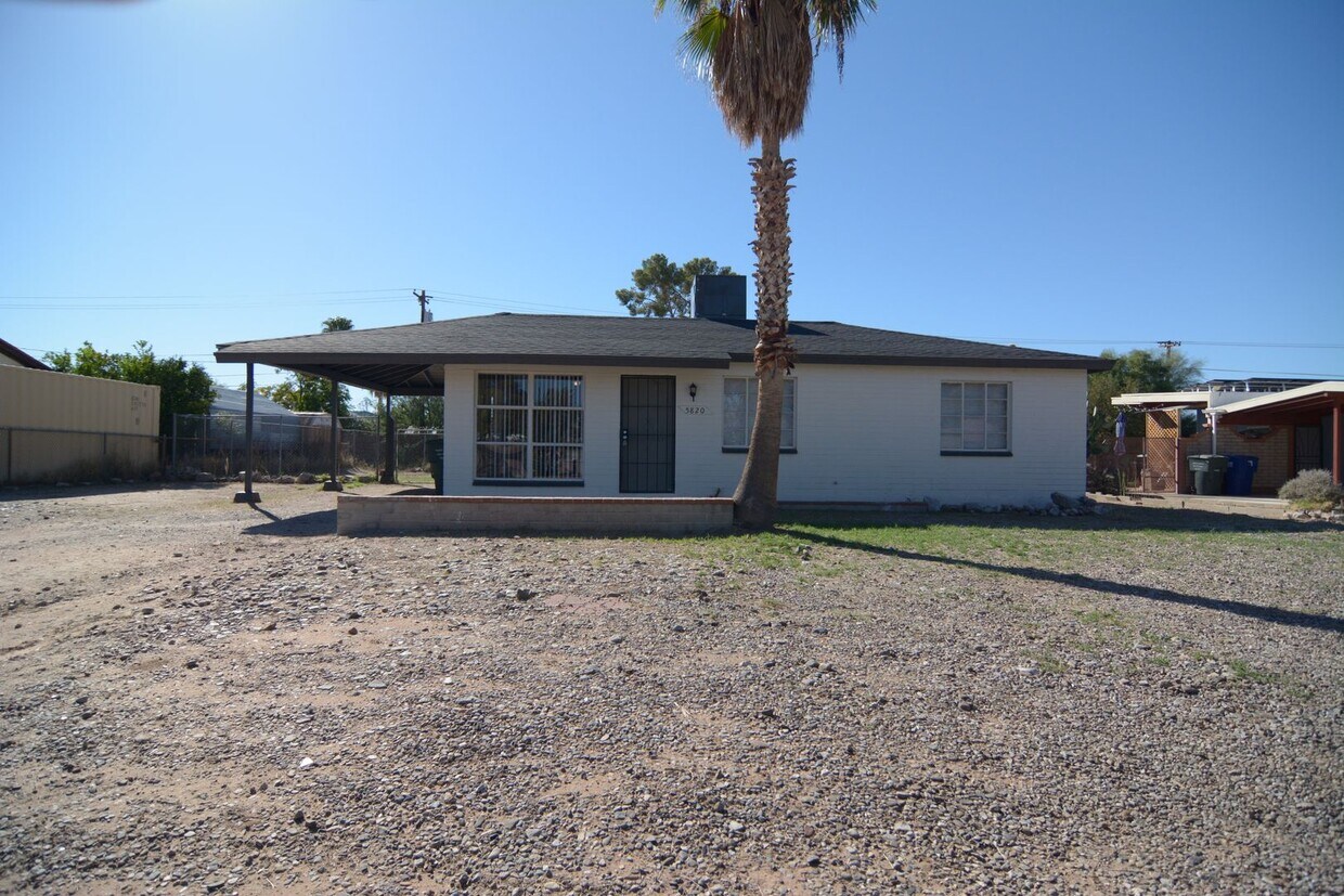 Primary Photo - Updated 3 Bedroom 1 Bath Home! Central Tuc...