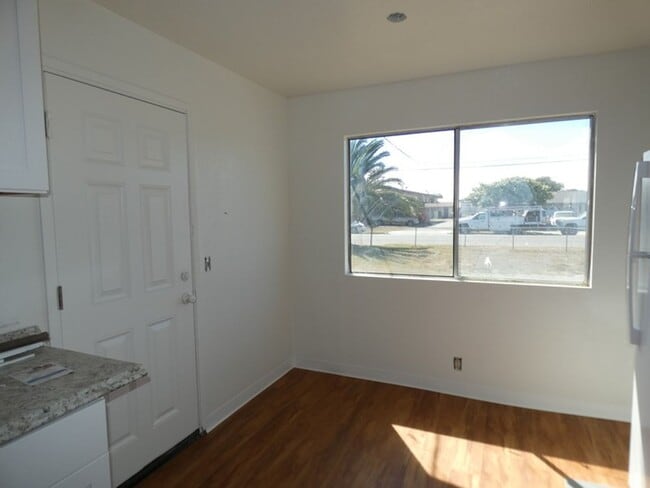 Building Photo - Great Location In Guadalupe