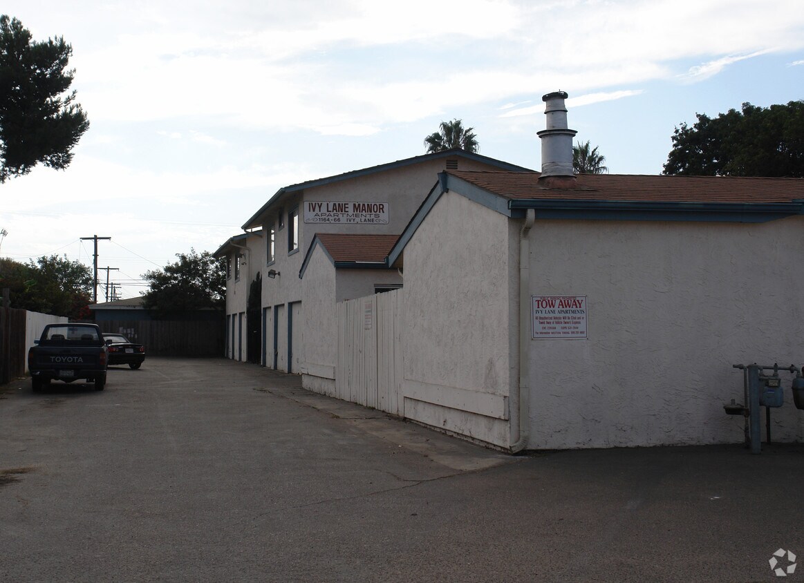 Building Photo - Ivy Lane Manor Apartments