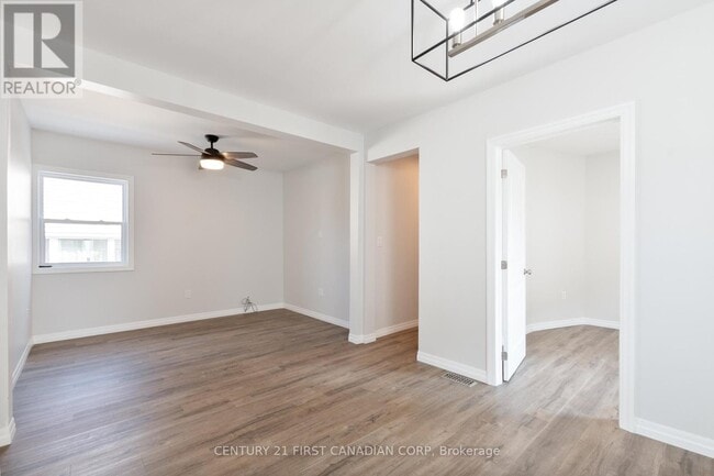 Building Photo - 35 Inkerman St