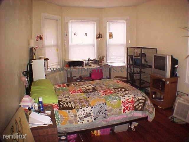 Building Photo - 452 Centre St