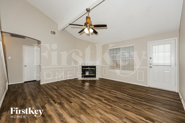 Building Photo - 609 Hollyberry Dr