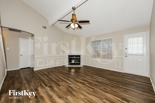 Foto del edificio - 609 Hollyberry Dr