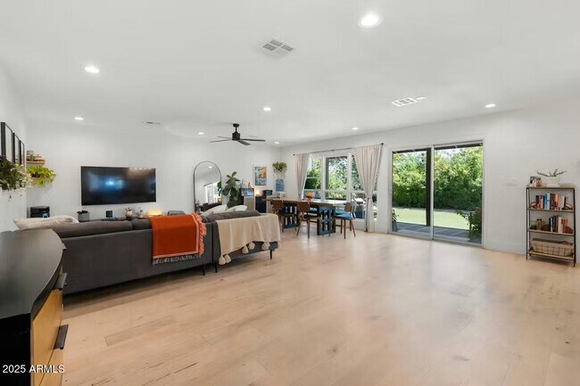 Foto del edificio - 6901 E Edgemont Ave