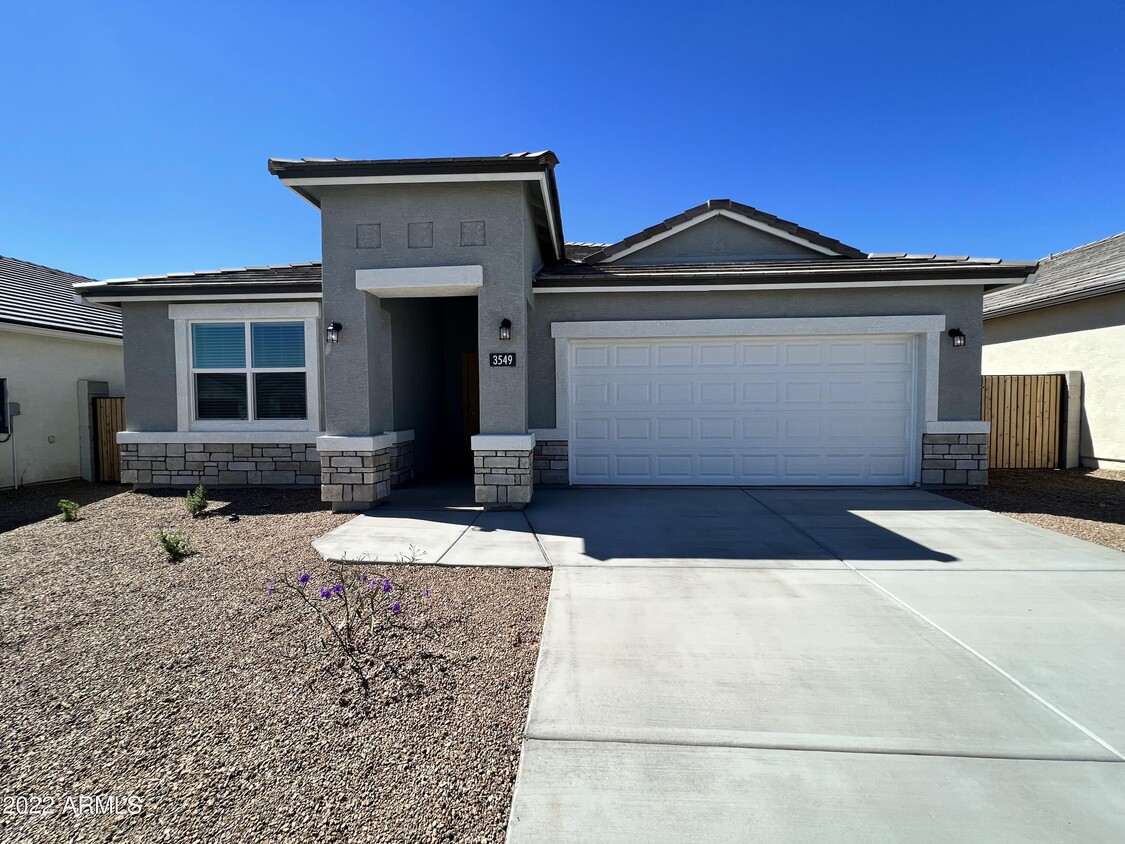 Foto principal - 3549 N Cinnabar Ln