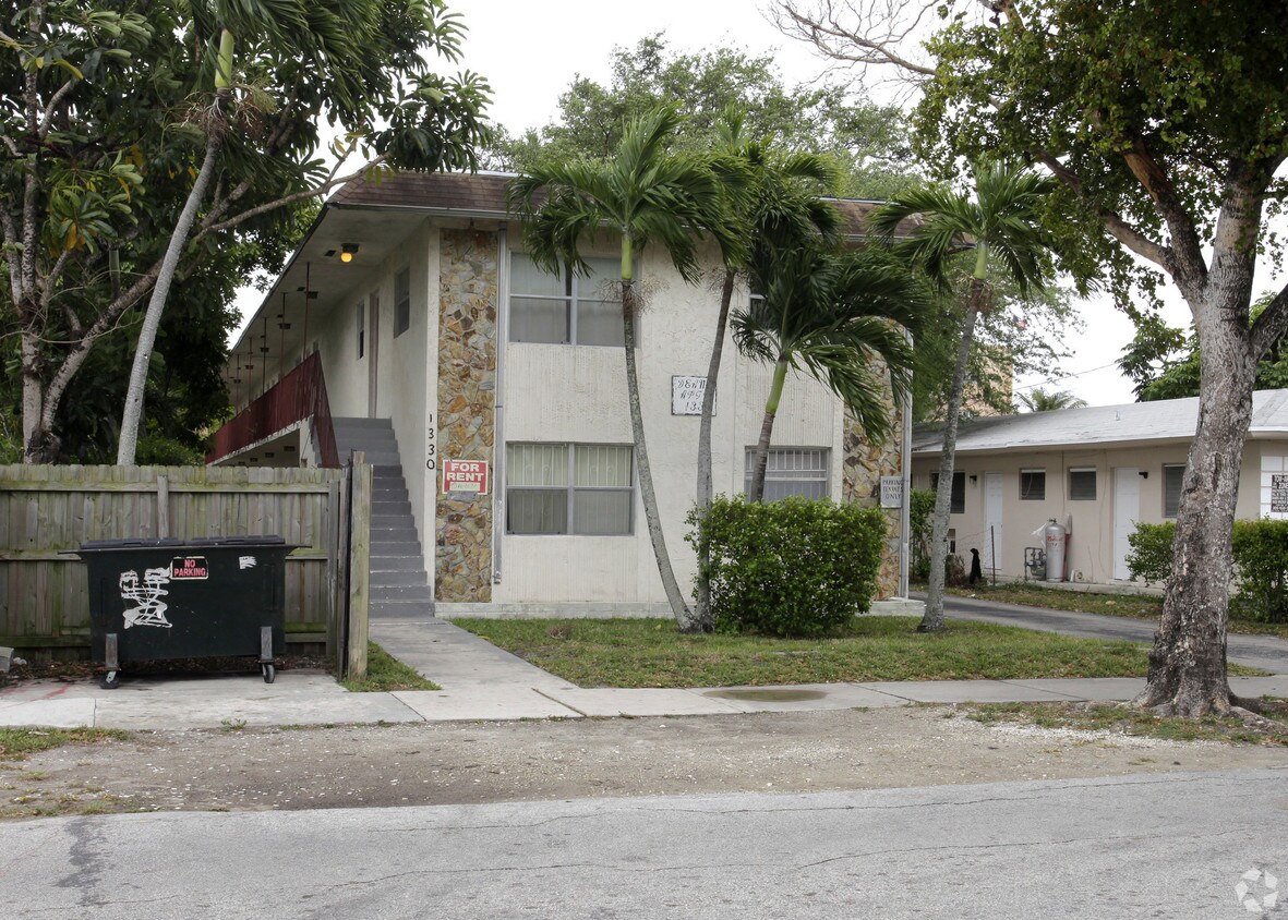 Building Photo - Deann Apartments