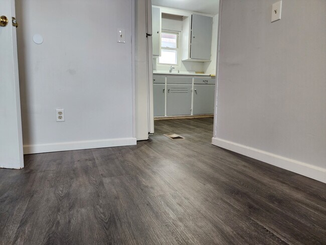 1 dormitorio, 1 baño - 716 pies cuadrados - 73 Leo St
