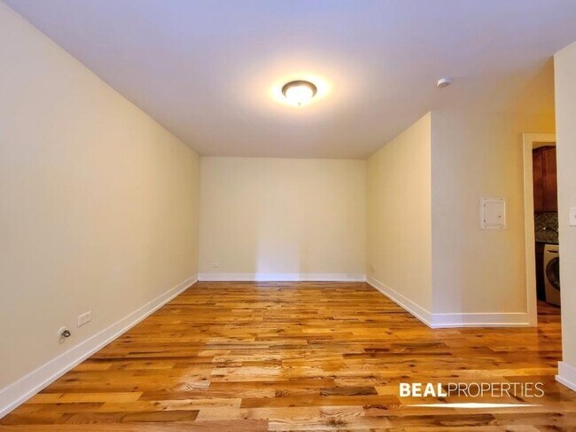 Foto del edificio - 0 bedroom in CHICAGO IL 60614