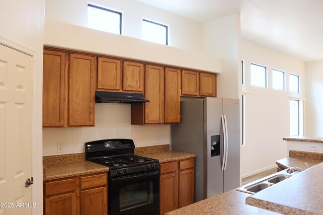 Foto del edificio - 984 Marchbanks Dr