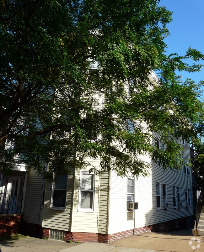 Building Photo - 849 E Broadway