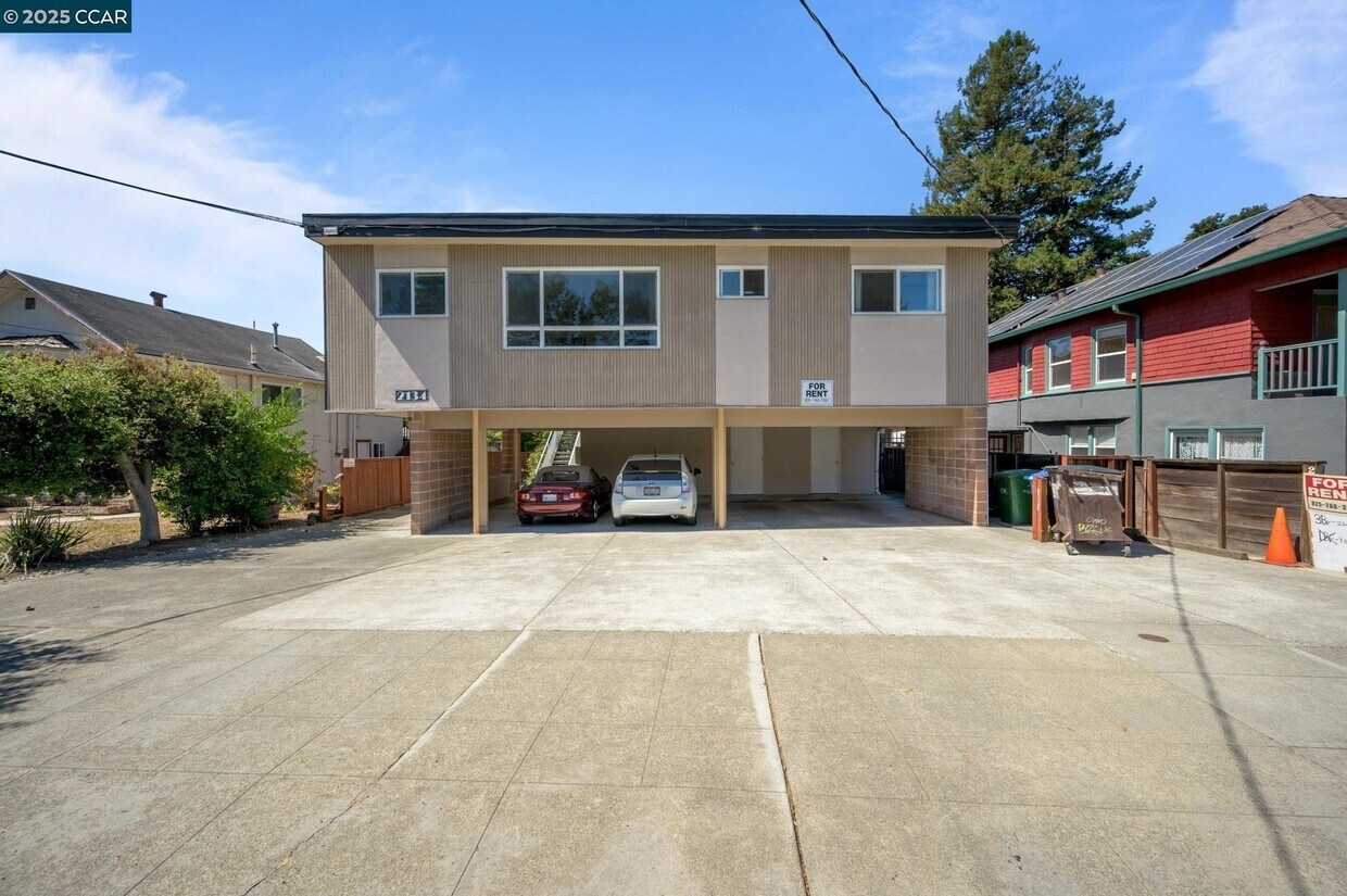 Foto principal - 2134 McGee Ave