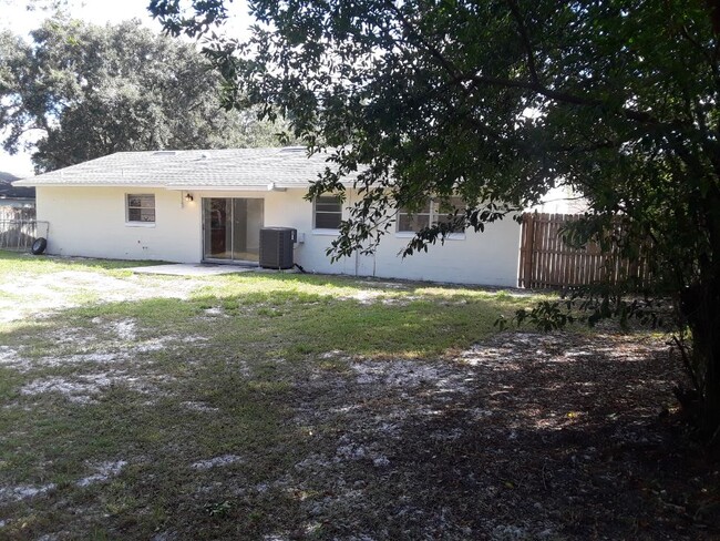 Building Photo - 1306 Oakwood Ln