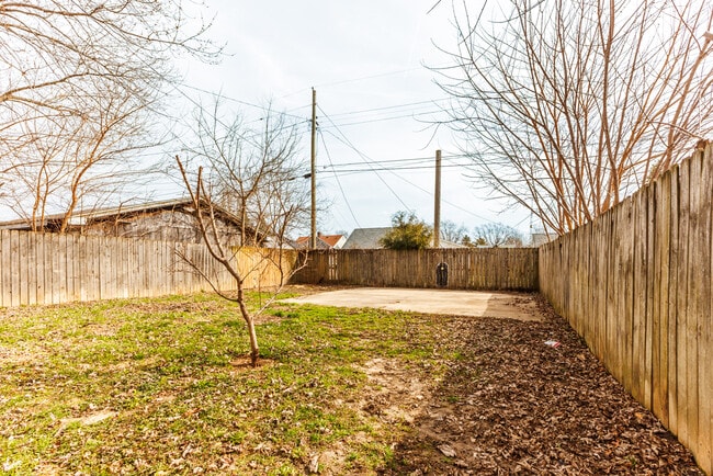 Building Photo - 2904 S Pershing Dr