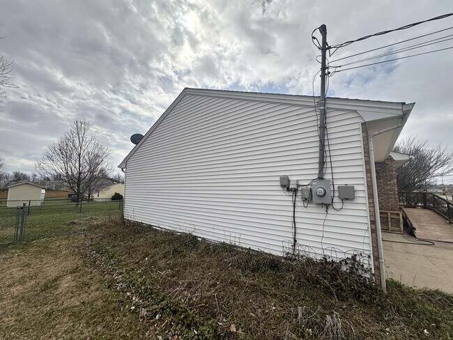Building Photo - 1302 Williamsburg Dr
