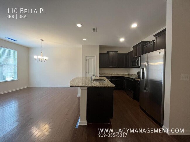 Building Photo - 110 Bella Pl