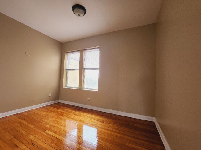 Foto del edificio - 1548 N Parkside Ave