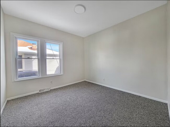 Foto del edificio - 6619 33rd Ave