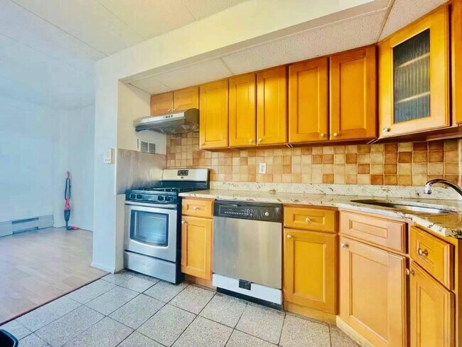 Foto del edificio - 136-75-136-37 37th Ave