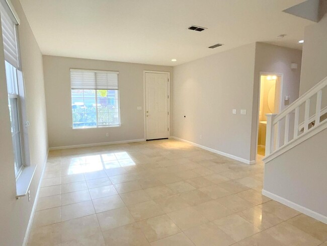 Foto del edificio - REDUCED ! Terrific Danville Location Near ...