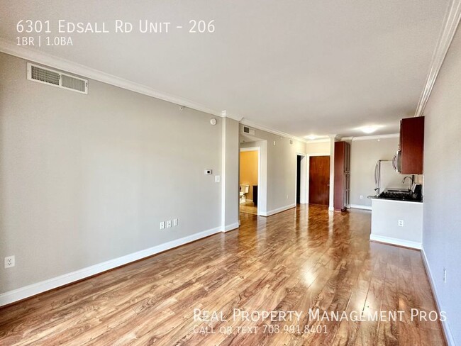 Building Photo - 1 Bedroom Condo + Den /Garage space  @The ...