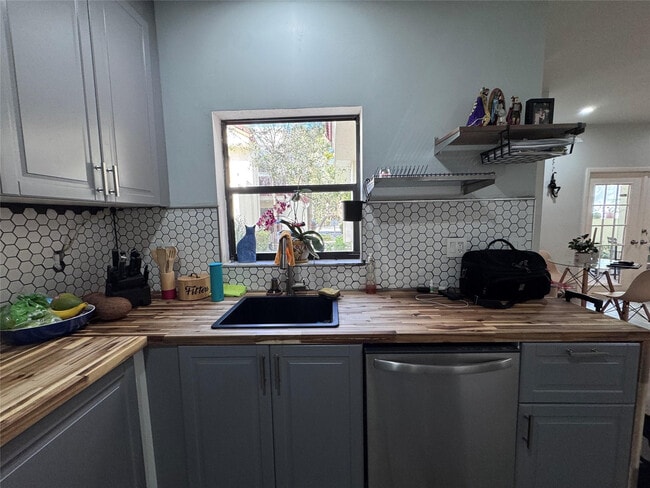 Foto del edificio - 1417 Avon Ln