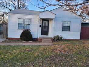 Building Photo - 309 E Fairchild Dr