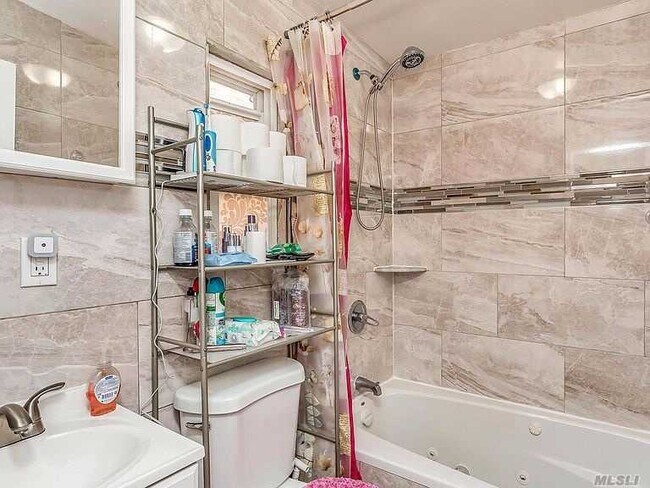 Foto del edificio - 160-13 N Conduit Ave