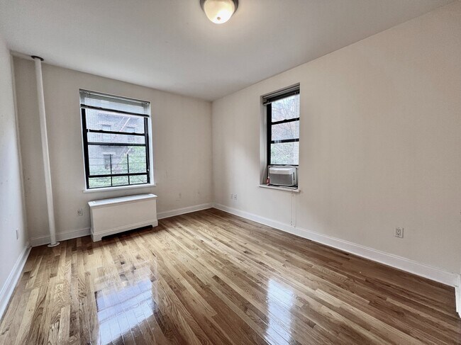 Foto del edificio - 105 Pinehurst Ave