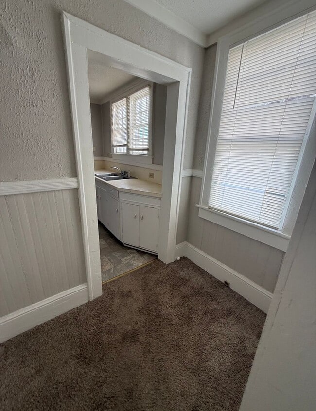 Foto del edificio - 1404 W. Fourth St. - 3 Unit