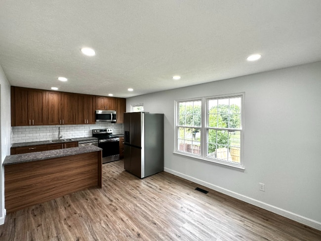 Building Photo - 526 Burlington Ct