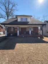 Building Photo - 3720 Manola Ave