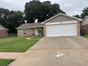 Building Photo - 208 Bobbie Ann Ct