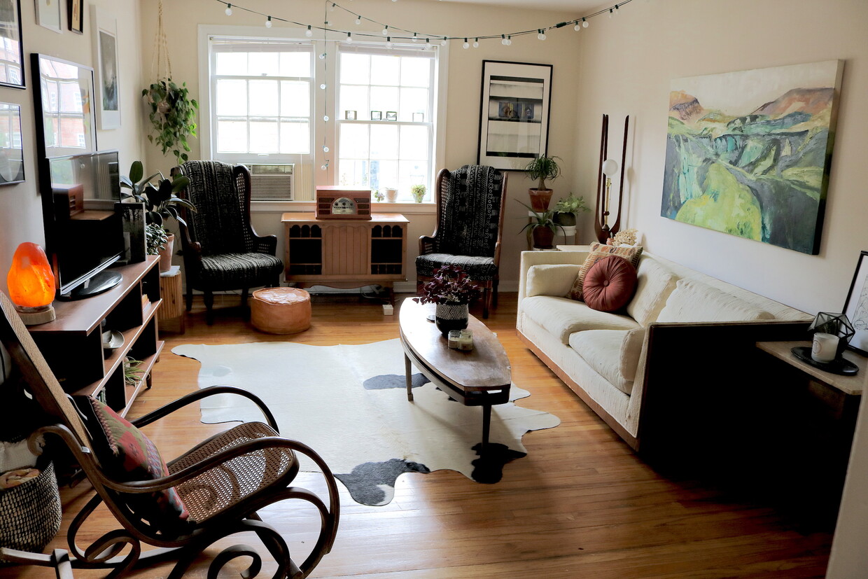 Primary Photo - 2853 Thornhill Rd