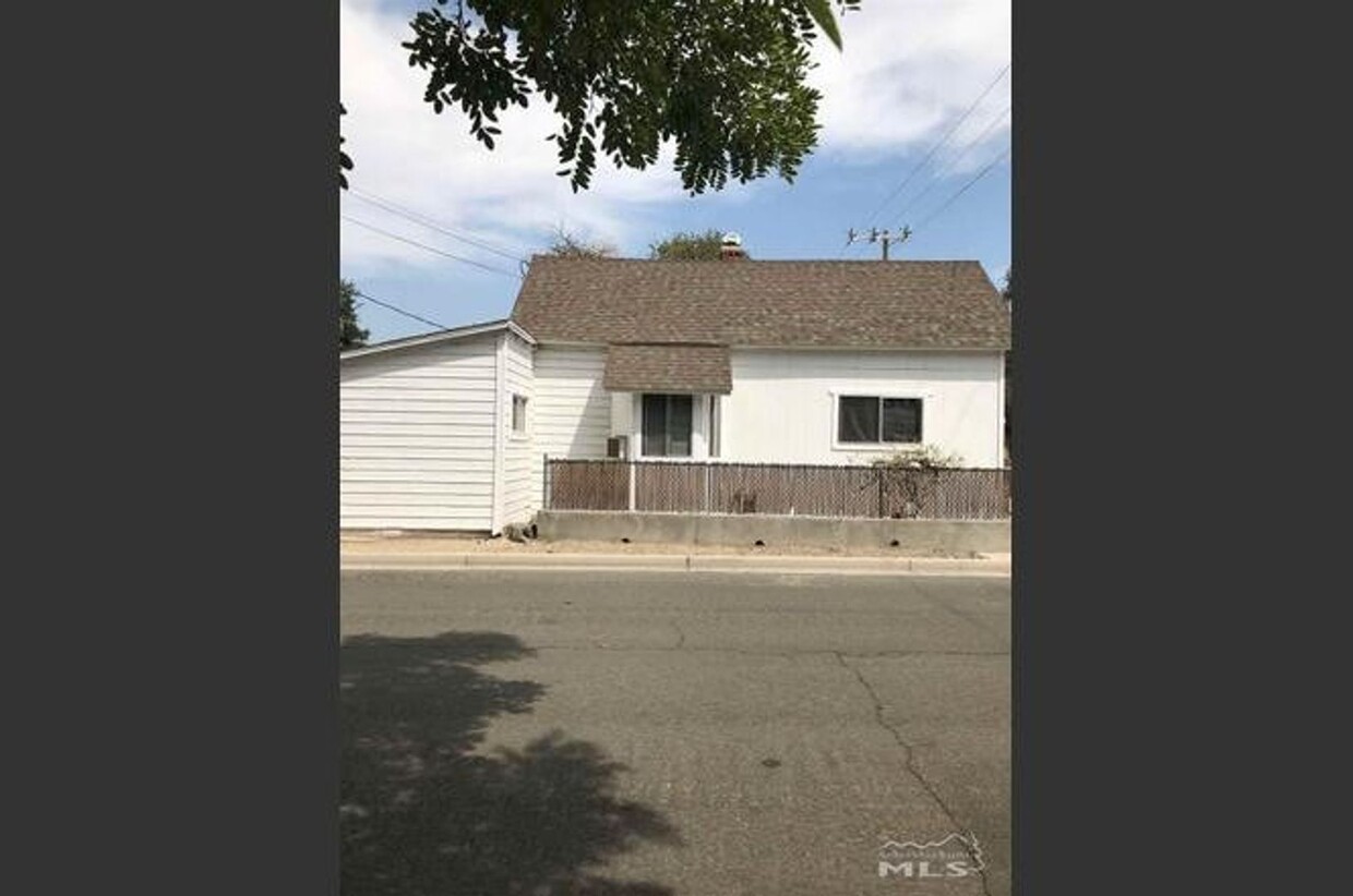 Foto principal - 2 Bed/1 Bath Home in Fallon