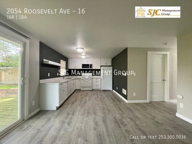 Foto del edificio - 2054 Roosevelt Ave