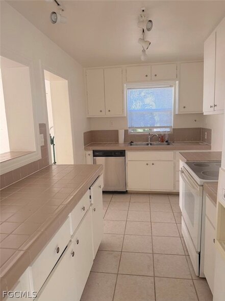 Foto del edificio - 1659 Ricardo Ave