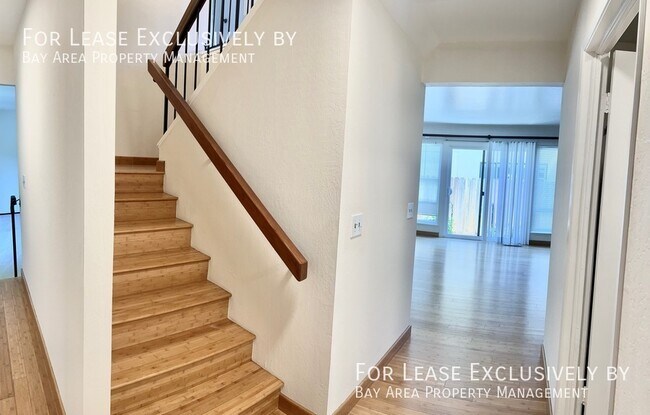 Building Photo - 4BR/2.5BA, two-story beautiful home near E...