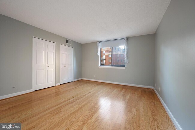 Foto del edificio - 3800 Fairfax Dr