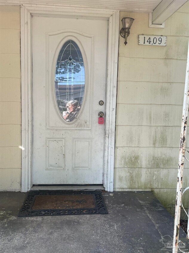 Primary Photo - 1409 Poppy Ave