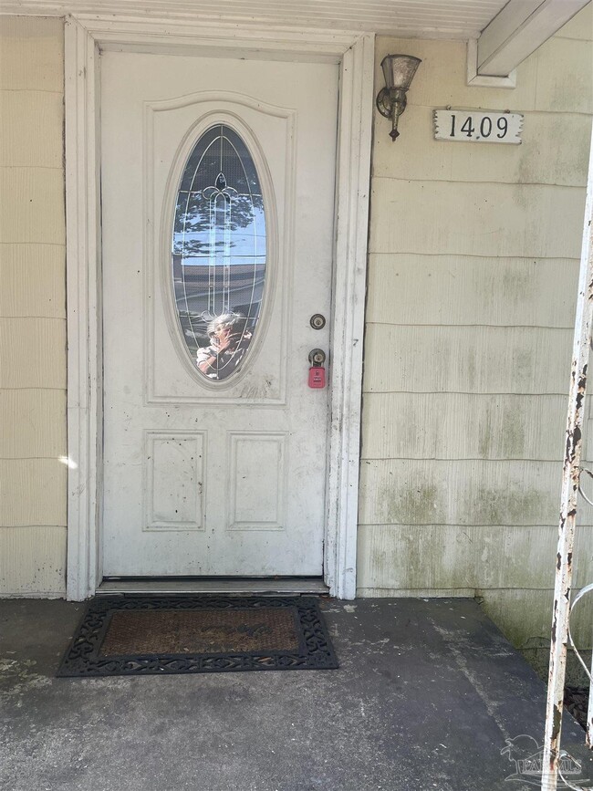 Building Photo - 1409 Poppy Ave