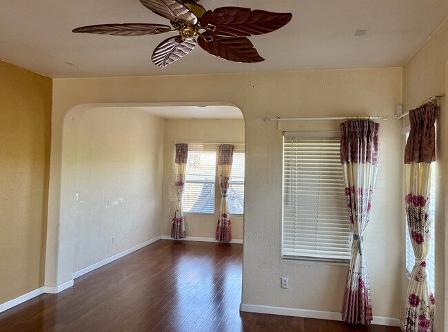 Building Photo - Cute As A Bug 4/2 *SOLAR* Natomas!  Please reference ad for viewings!