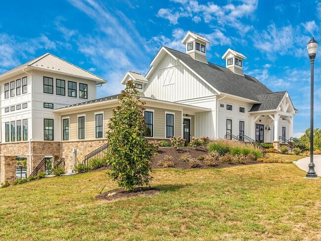 Building Photo - THREE LEVEL TOWN HOUSE IN KELLERTON